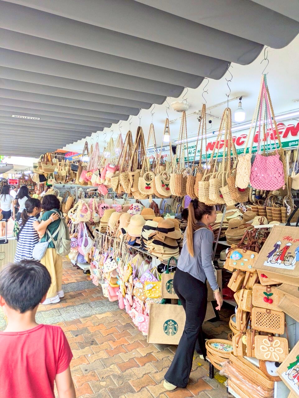 可愛いカゴバックも格安で手に入ります。